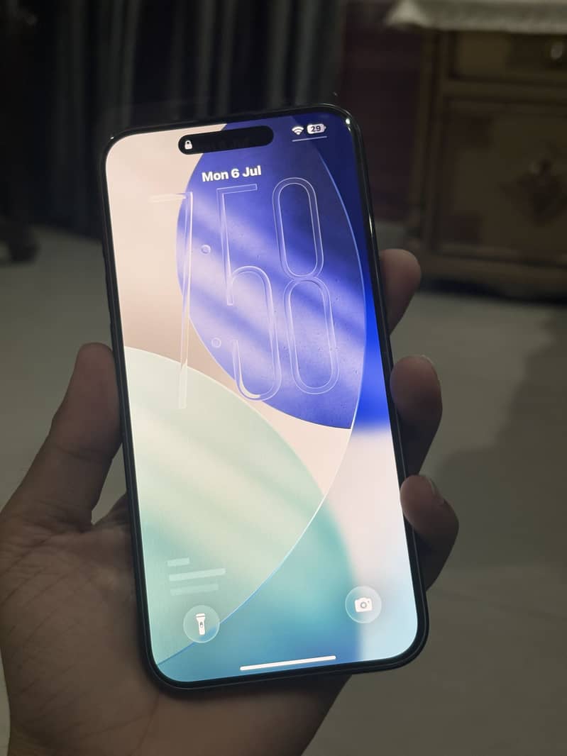 Apple iPhone 16 Plus 1