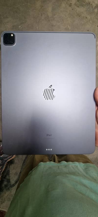 apple iPad pro 4th generation 13.3 inch display 128gb