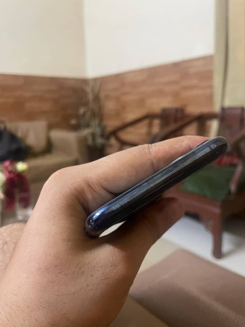 Iphone 11 pro max 4