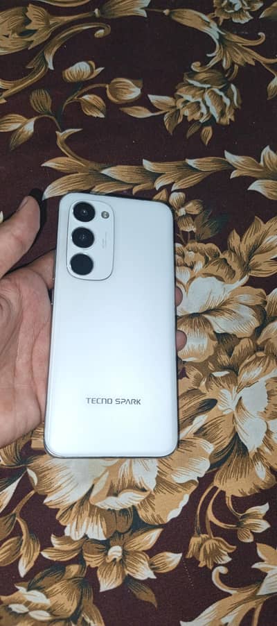 Tecno spark 40 pro +