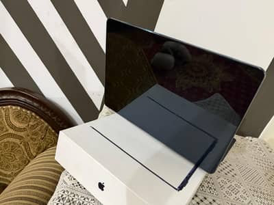 MAC BOOK AIR M4