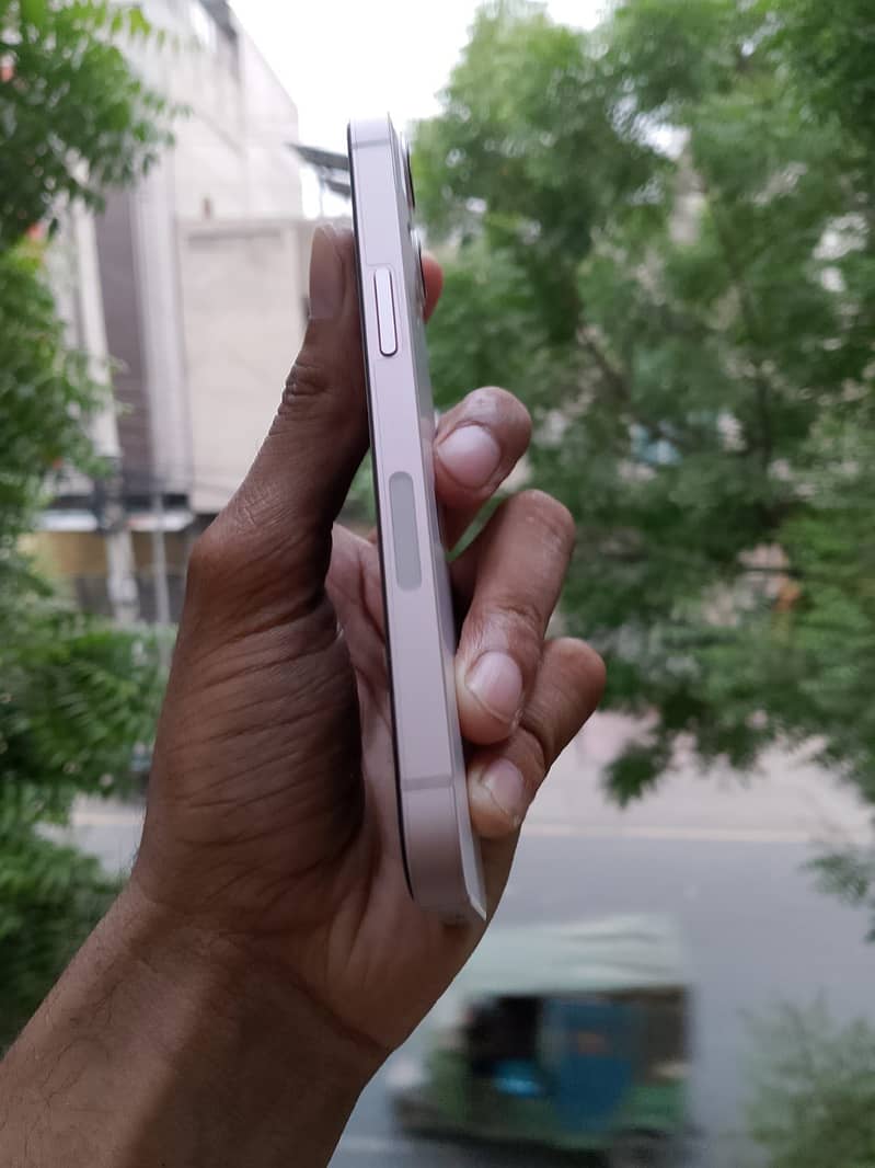 Apple iPhone 13 1