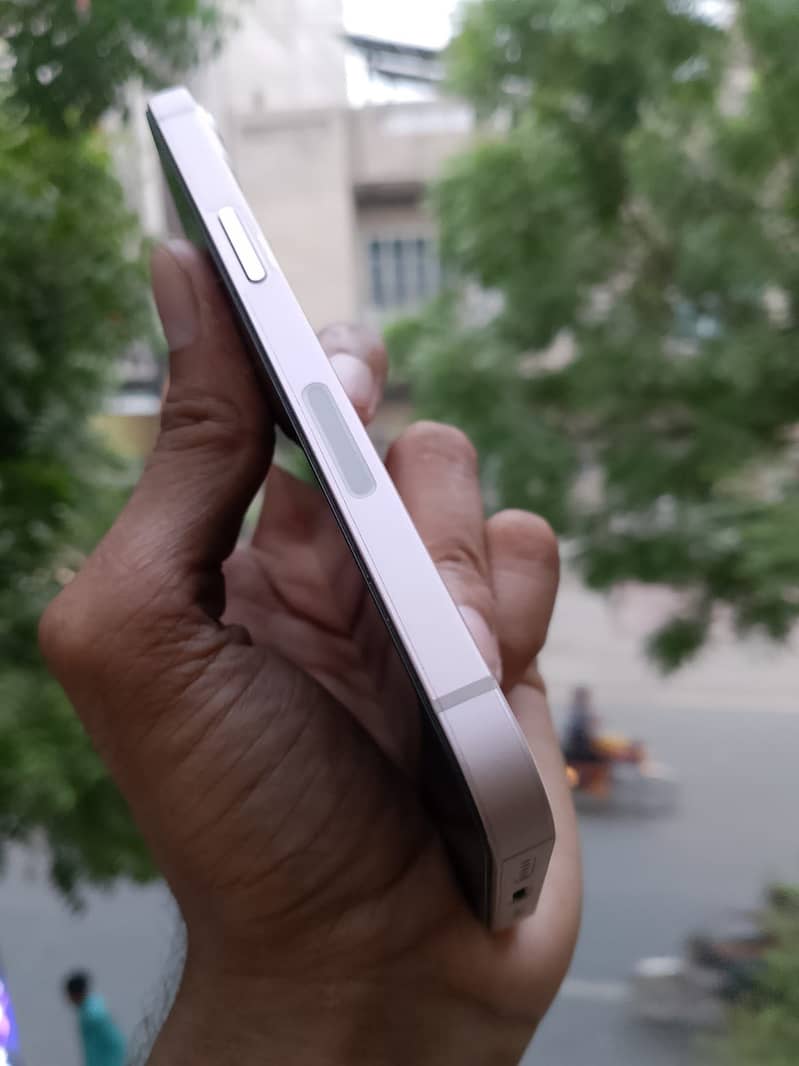 Apple iPhone 13 3