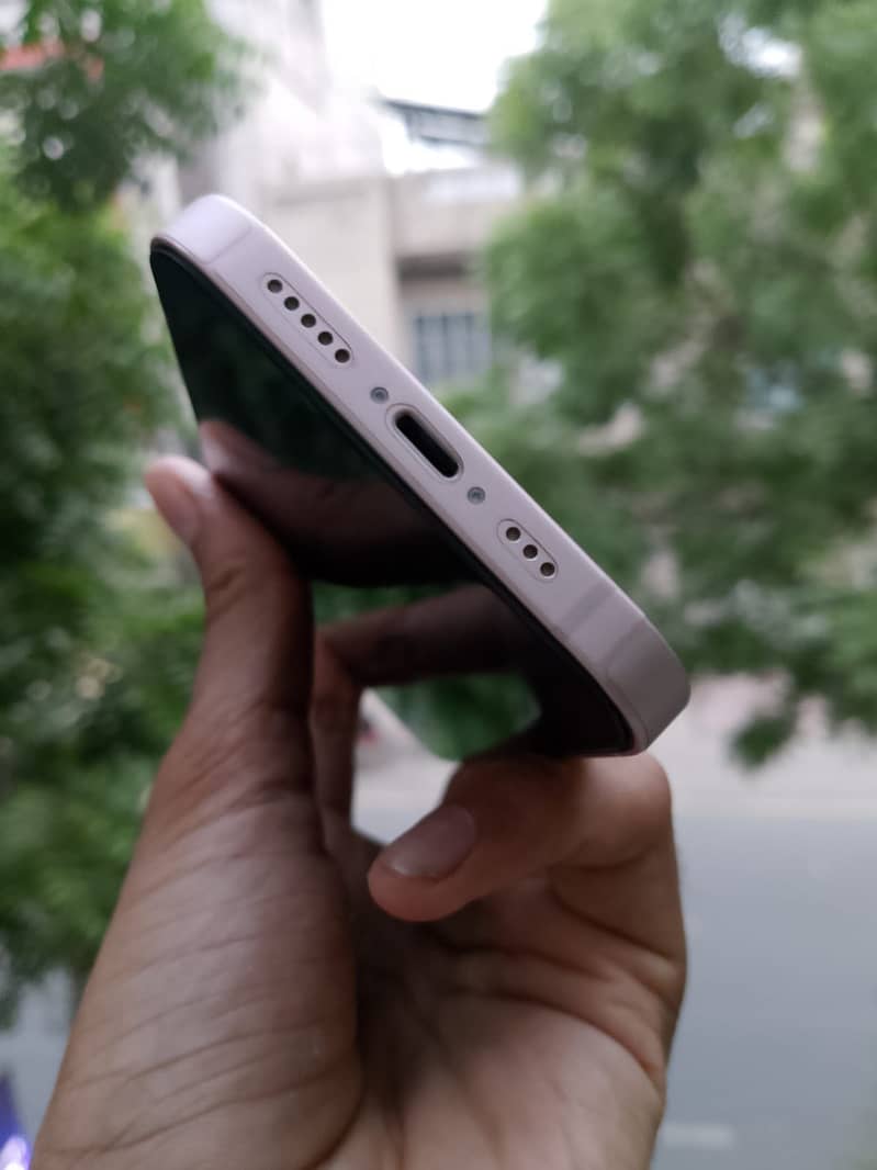 Apple iPhone 13 4