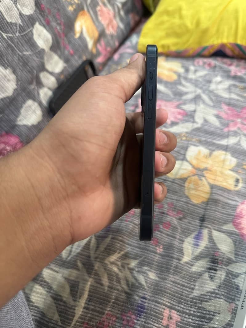 Apple iPhone 13 5