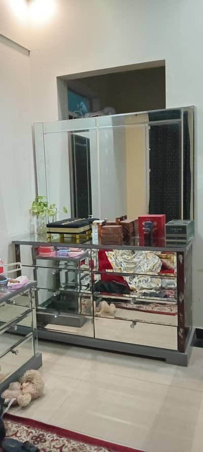 Mirror style King Size Bed Set - Used and Damaged