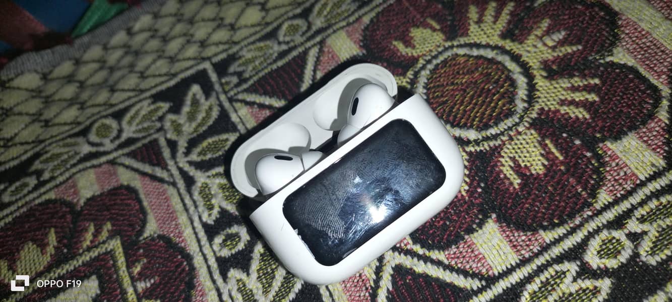 AIR BUDS WITH  SCREEN 0