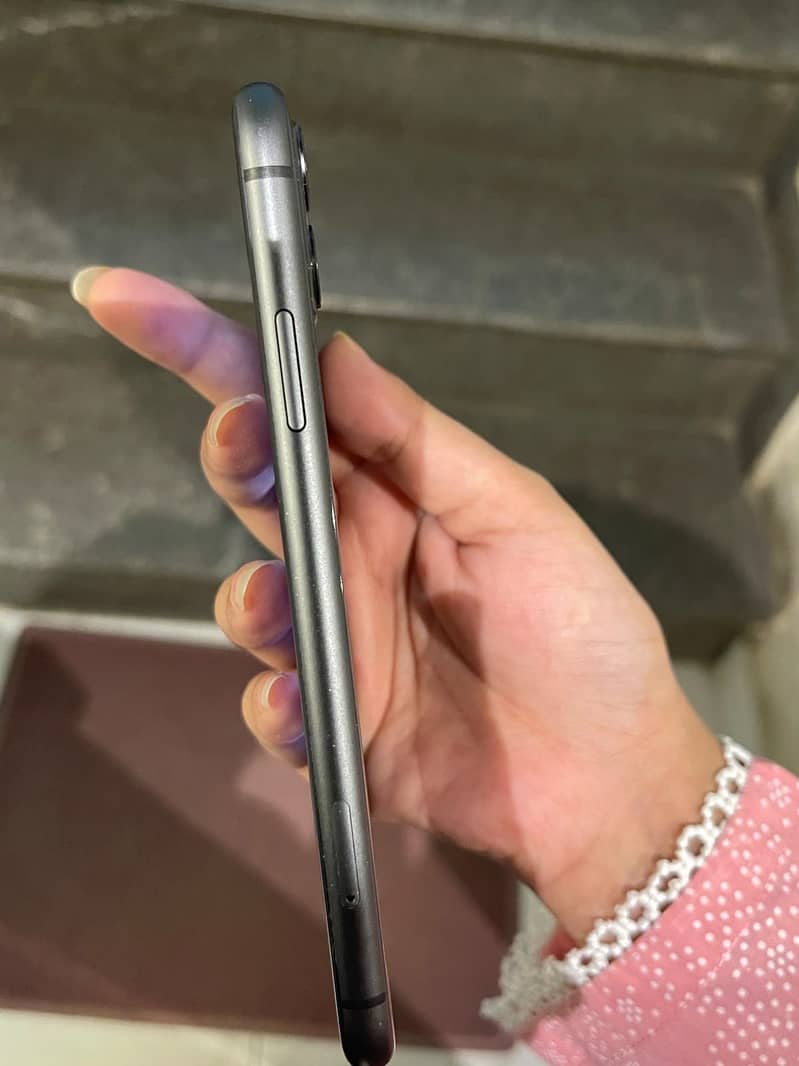 Apple iPhone 11 3