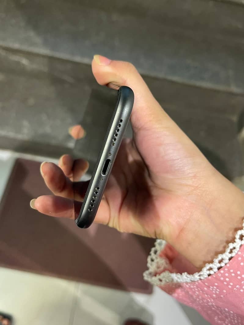 Apple iPhone 11 7
