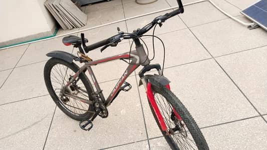 caspian cycle for boys very nice condition