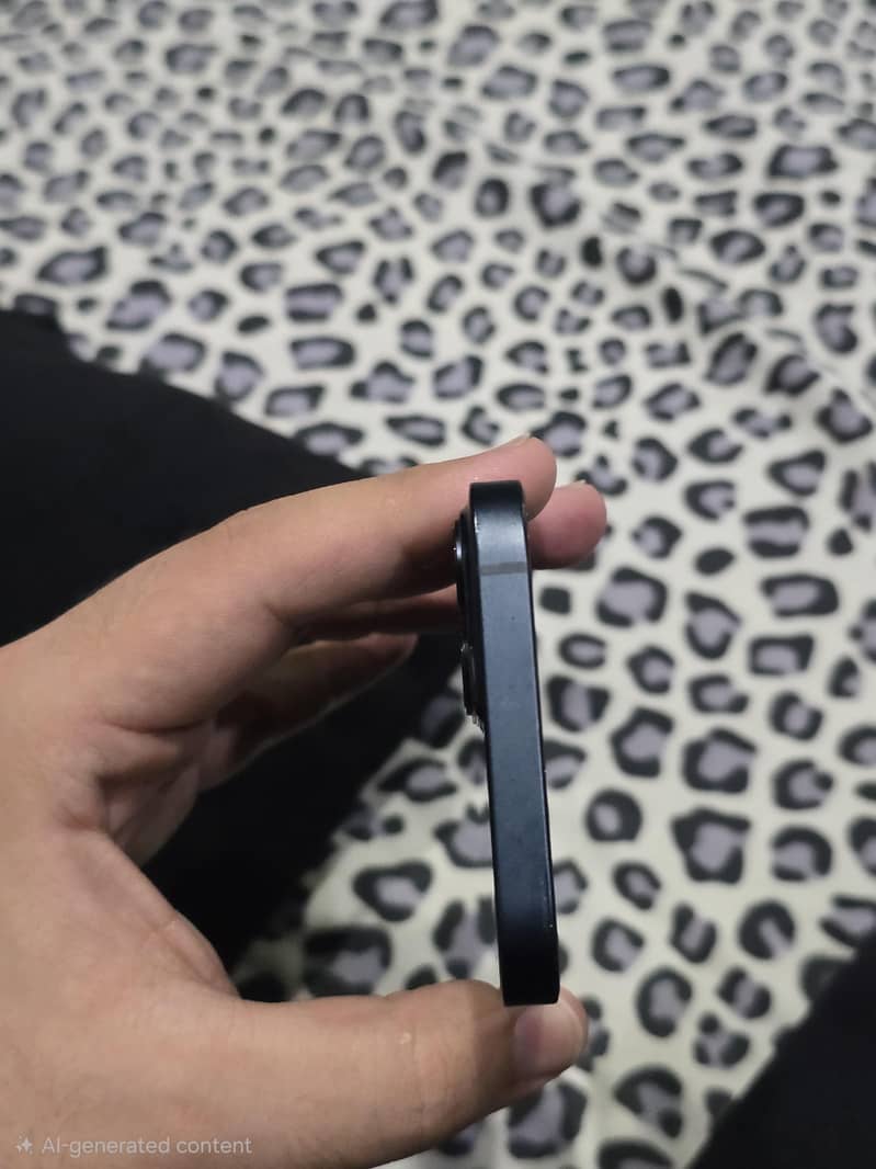 Apple iPhone 13 7