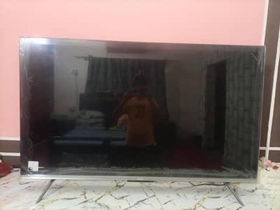 BARAND NEW HAIER TV. NEW CONDITION. SMART TV WITH APPS