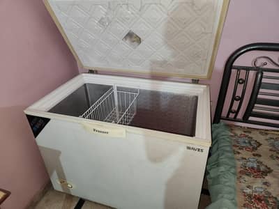 I am selling waves  deep freezer