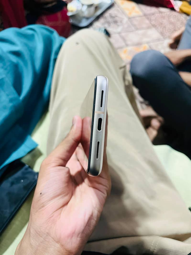 Google Pixel 8 2