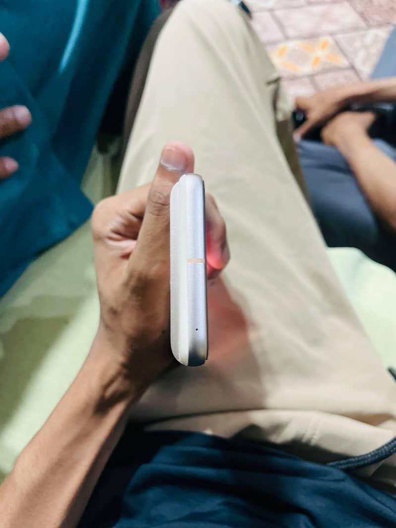 Google Pixel 8 4