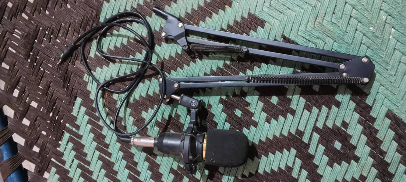 mic  4