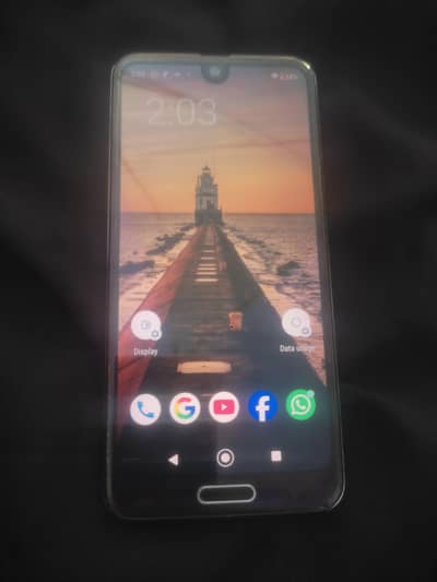 Sharp Aquos R2