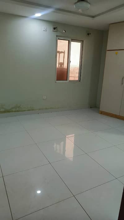 Room available for rent in E11 4