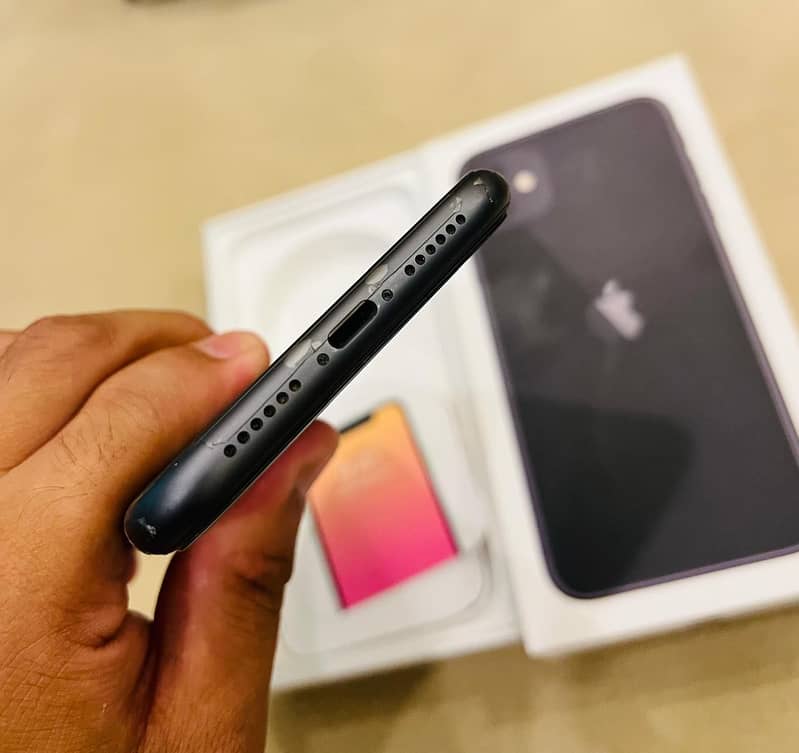 Apple iPhone 11 3