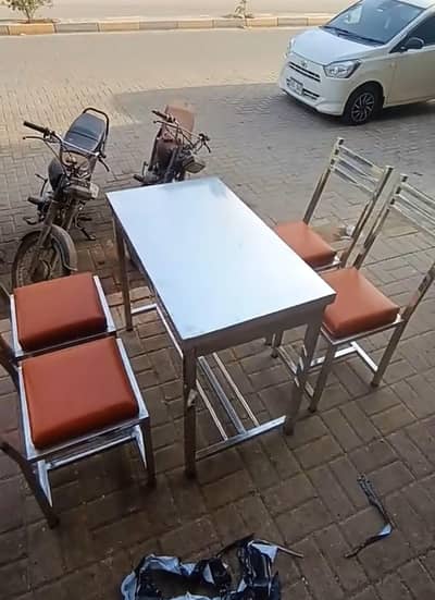 dining table SS A1 quality aapke plan ke mutabik bhi banae jaate Hain