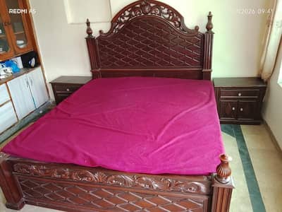 chinyoti bed 2 Saal pehly khareeda h urgent sale very good condition