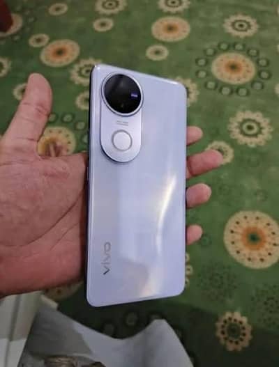 Vivo V50