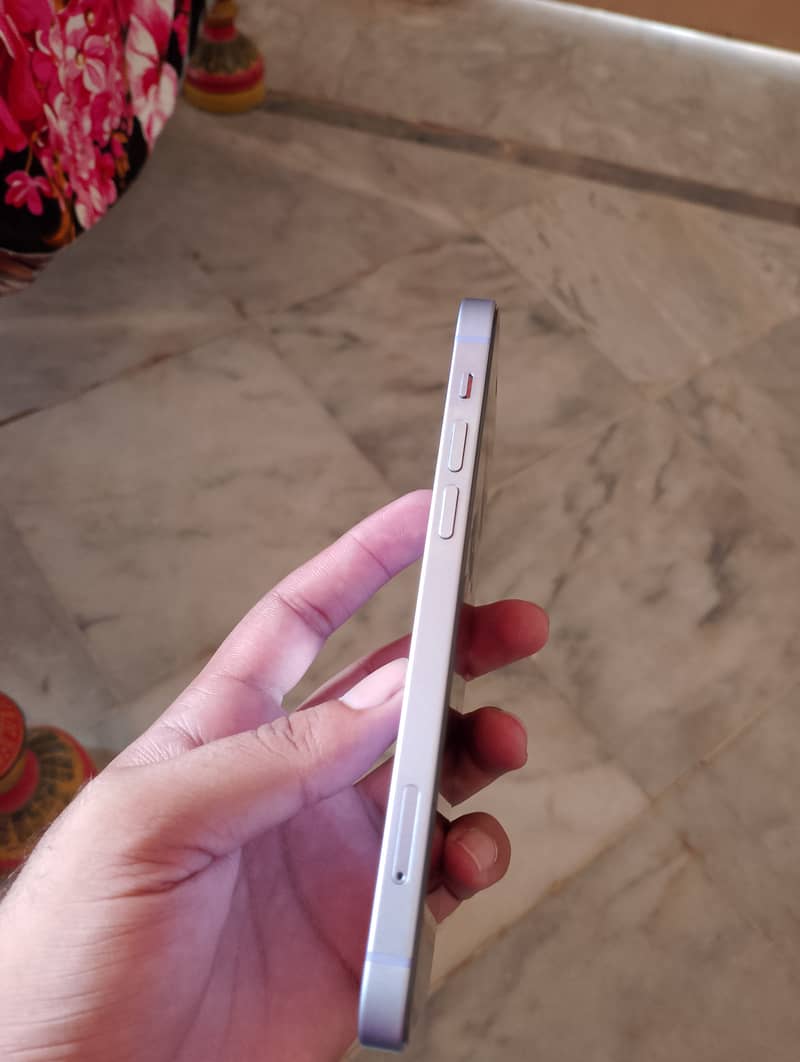 Apple iPhone 12 4