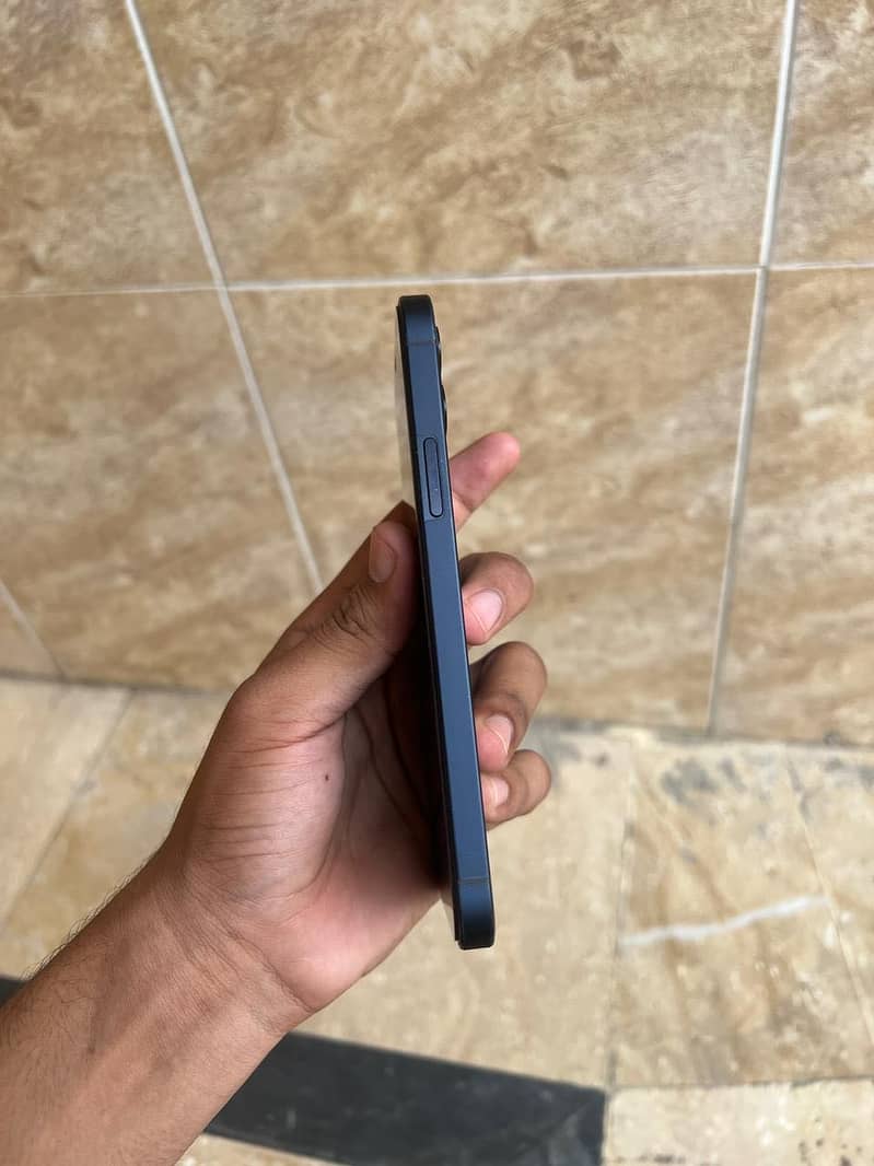 iPhone 12 0