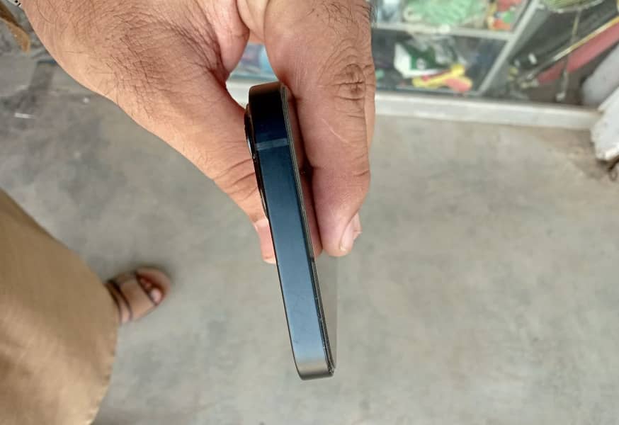 Apple iPhone 13 2