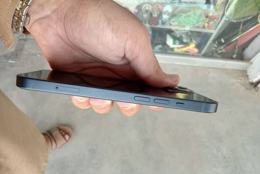 Apple iPhone 13 4