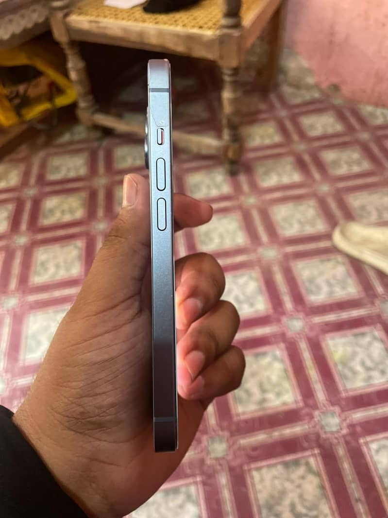 Apple iPhone 14 3