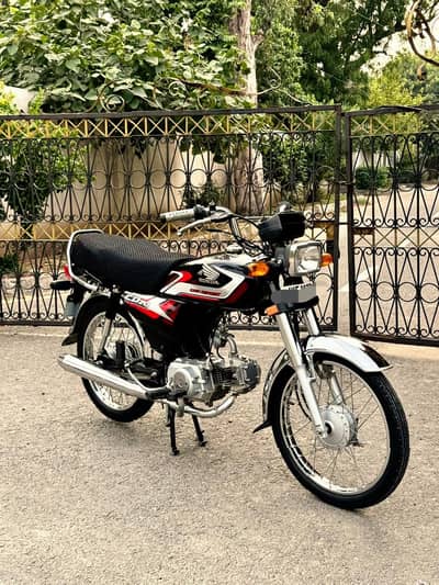 Honda CD 70  2024 end 2025l shape 8500 km driven only