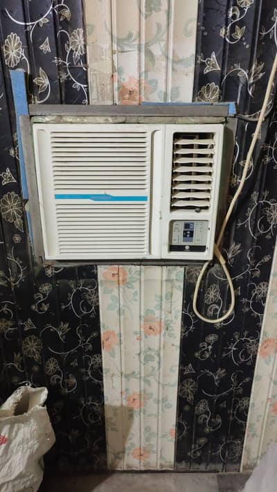 . 075 window ac urgent sale