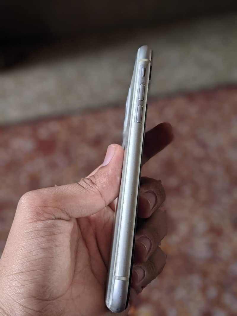 Apple iPhone 11 5