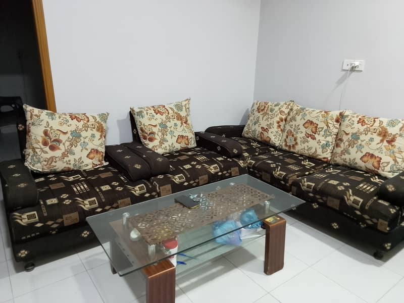 sell sofa set 0
