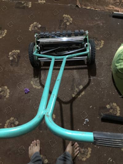 Lawn Grass Mowing Hand Machine