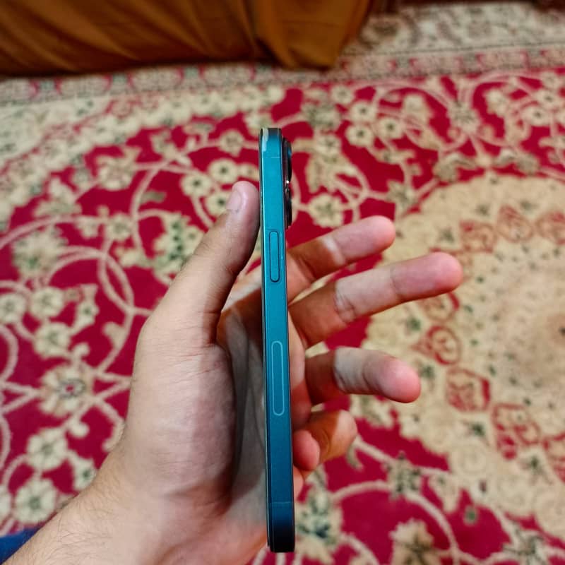 iPhone 14 4