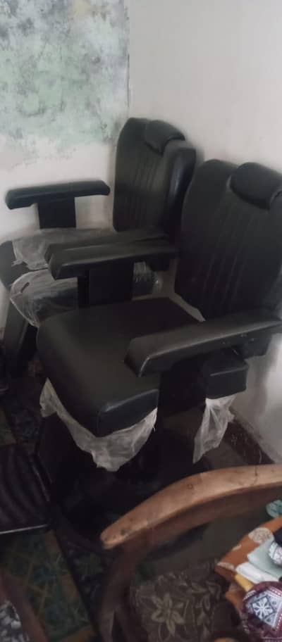 Original Hydraulic Saloon Chair - Excellent Condition - Heavy Duty