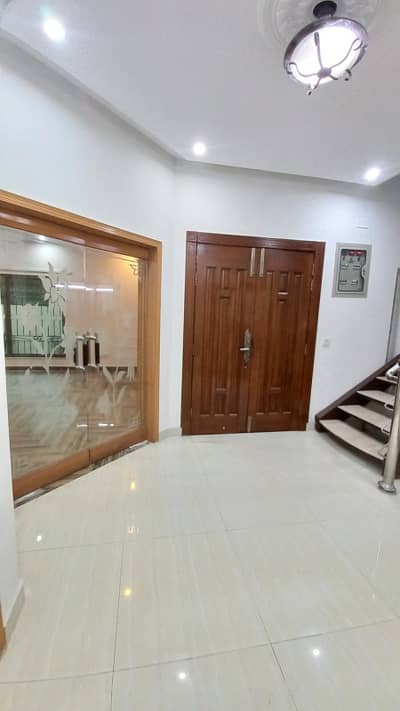1 Kanal Beautiful House Available For Sale in B Block