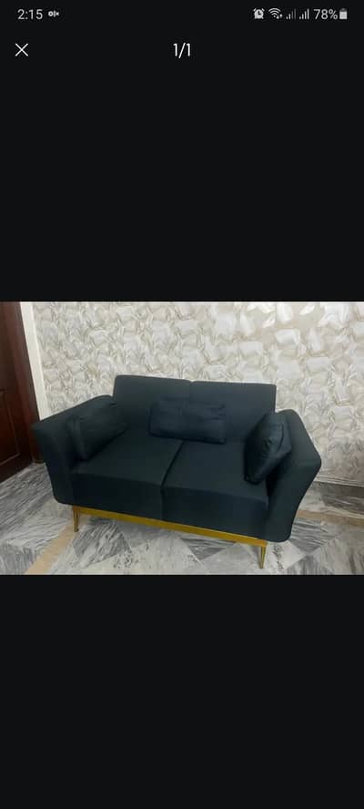 2 Seater Sofa for Sale in 10/10 Condition
