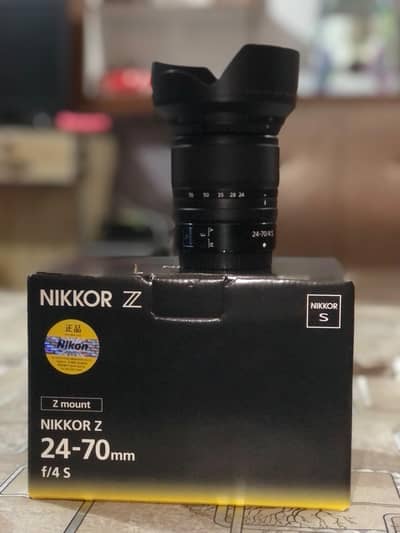Nikon NIKKOR Z 24-70mm f/4 S / Box Pack / Mint Condition
