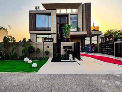 1 KANAL SUPERB FURNISEH EYE CATCHING SUPERB LUXURY BUNGALOW FOR SALE