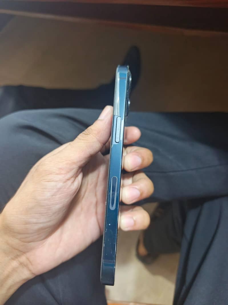 iPhone 13 3