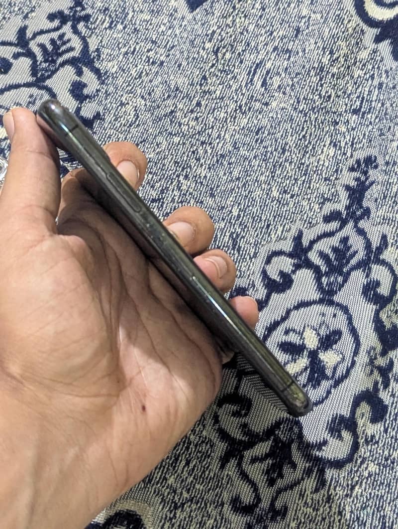 Apple iPhone X 3