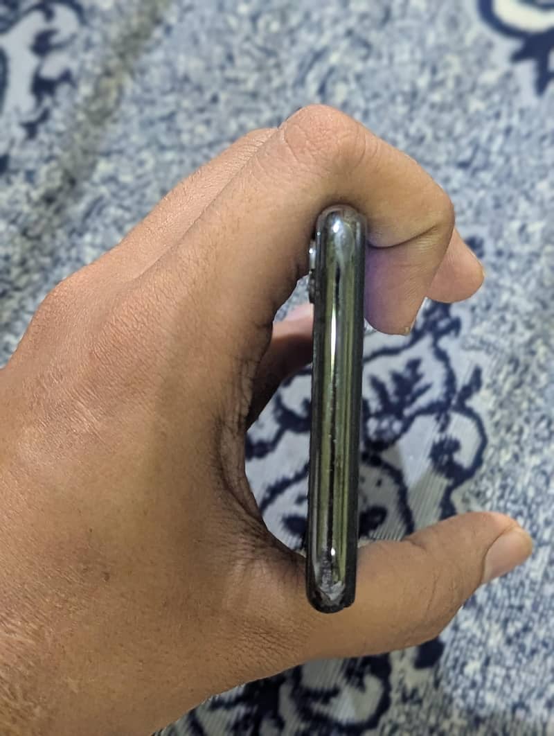 Apple iPhone X 4
