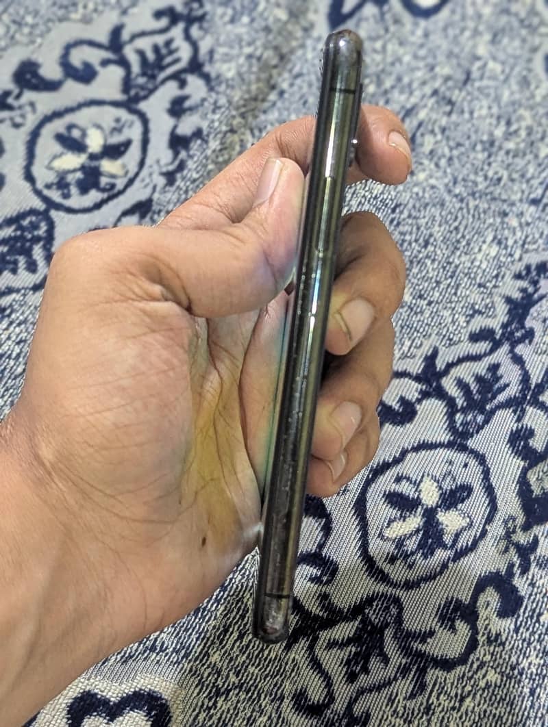 Apple iPhone X 5