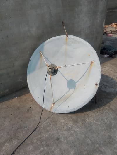 Dish antenna and receiver