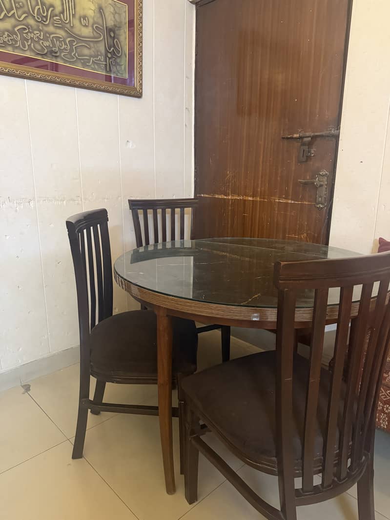 Dining table 0