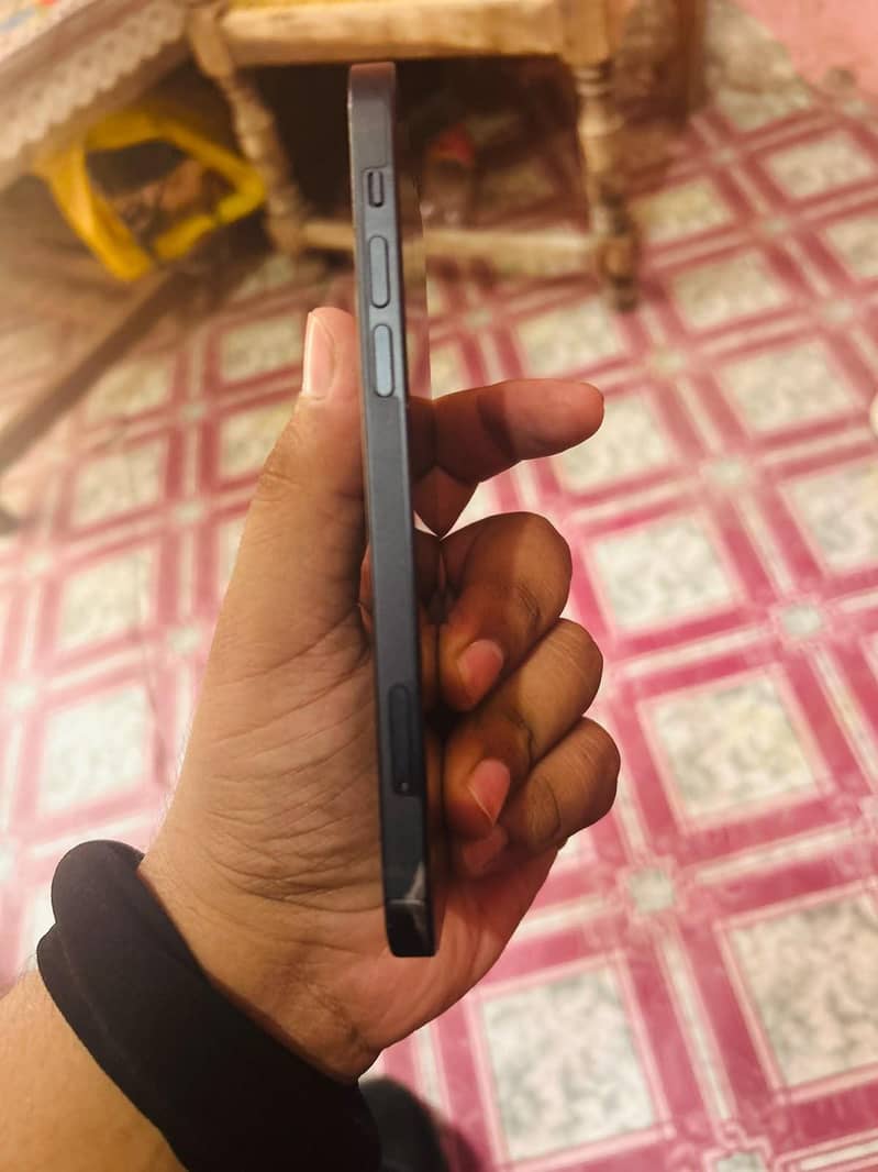 iPhone 12 3