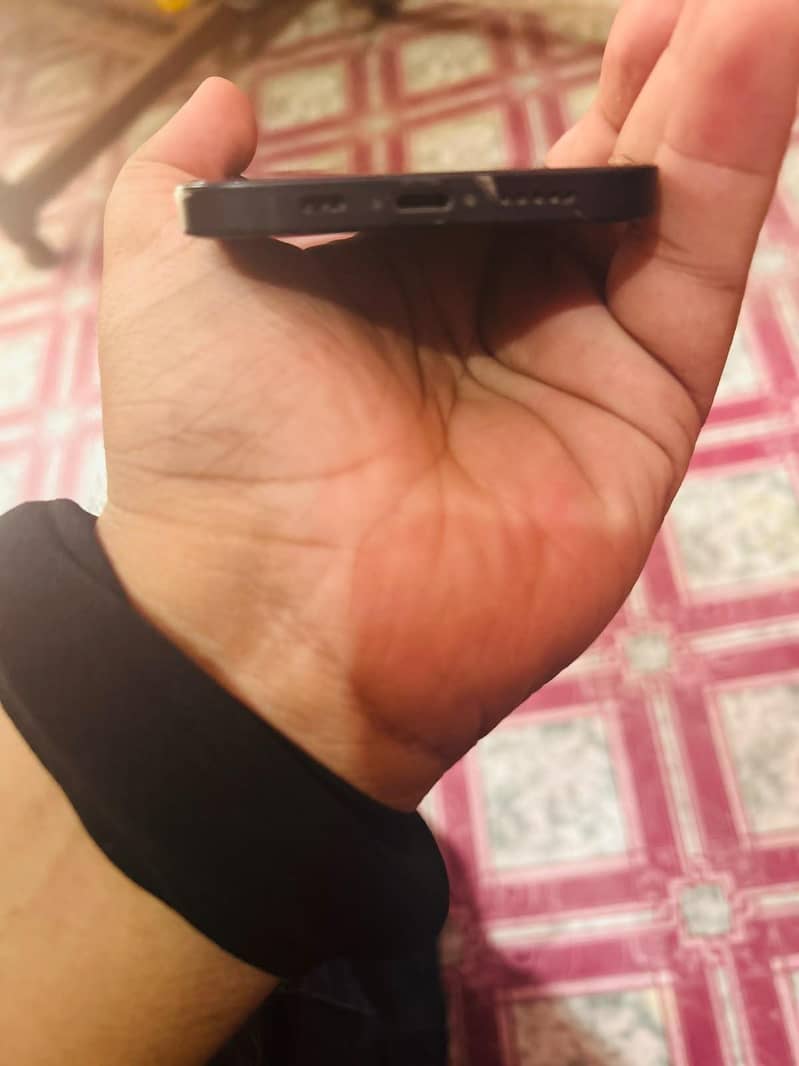 iPhone 12 4